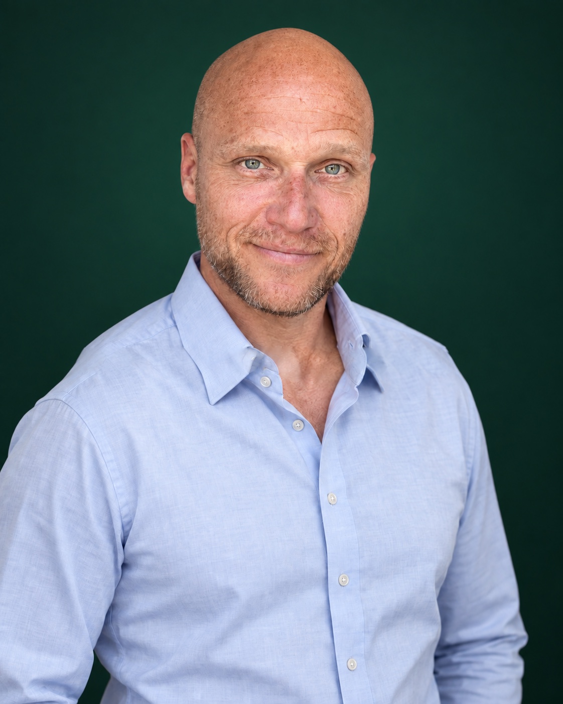 Mark Paasman in een lichtblauw overhemd